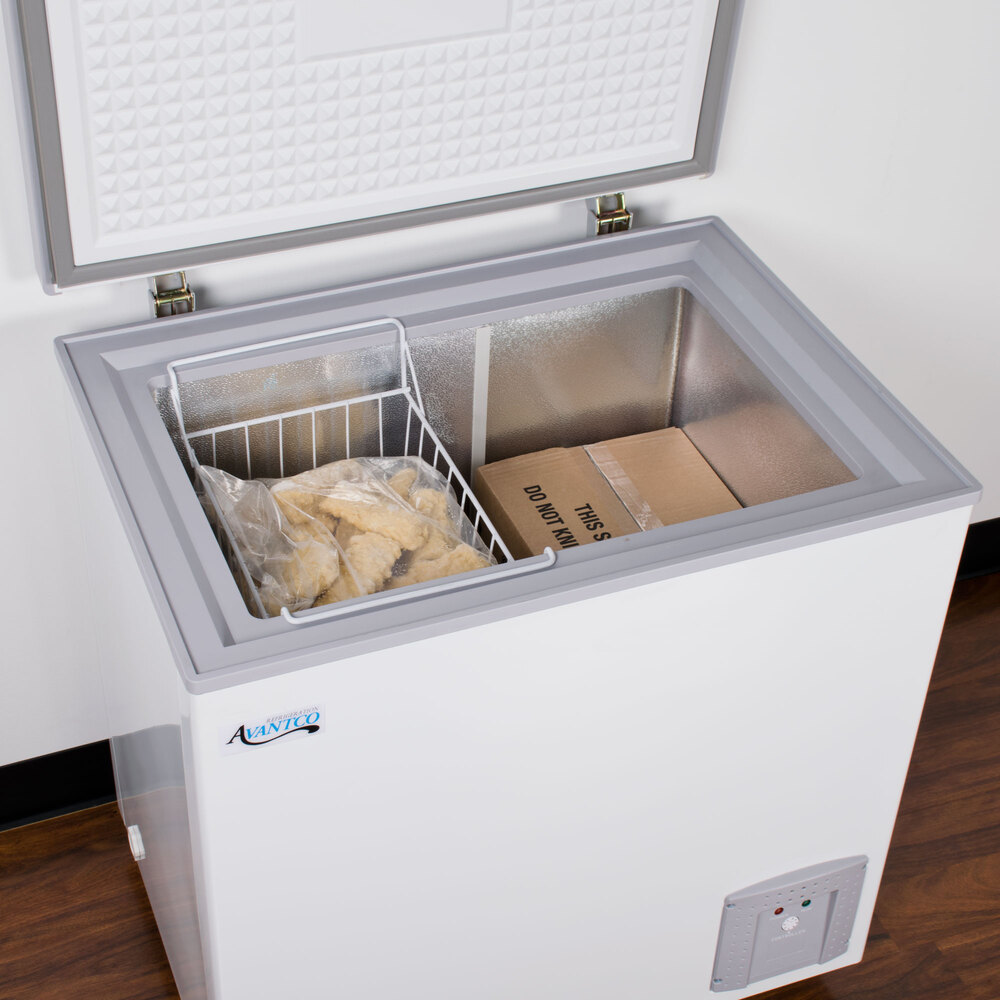 Avantco CF5 5.3 Cu. Ft. Commercial Chest Freezer