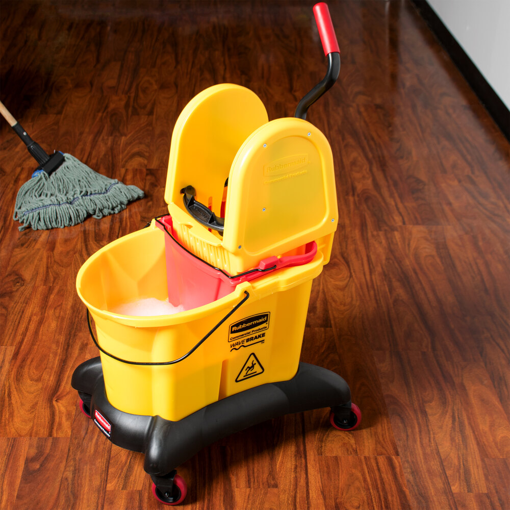 Rubbermaid FG767700YEL WaveBrake® 35 Qt. Yellow Dual Water Mop Bucket