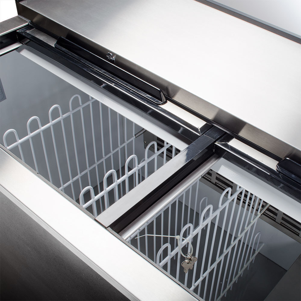 Avantco HBB50HC 50" Black Horizontal Bottle Cooler