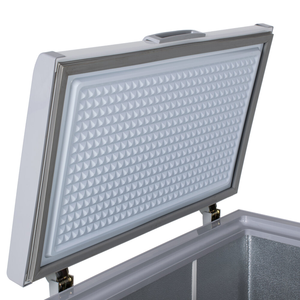 Avantco HF5 5.2 Cu. Ft. Commercial Chest Freezer