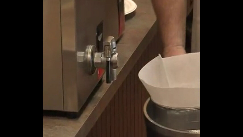 How to Clean a Vollrath Deep Fryer How to Clean a Vollrath Deep Fryer