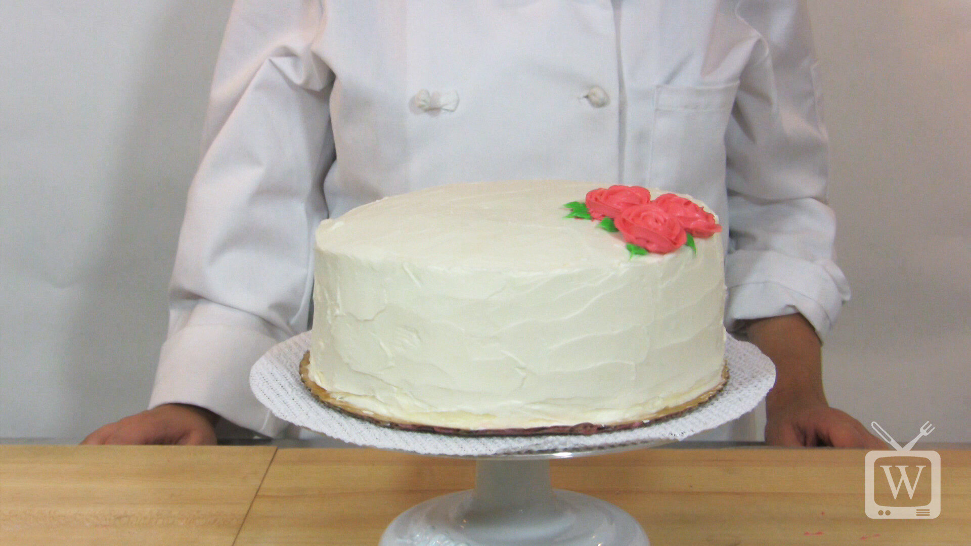 How to Pipe a Rose with Buttercream Frosting How to Pipe a Rose with Buttercream Frosting