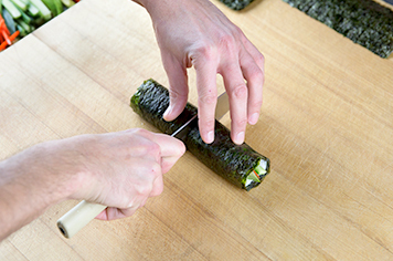 how to cut futomaki