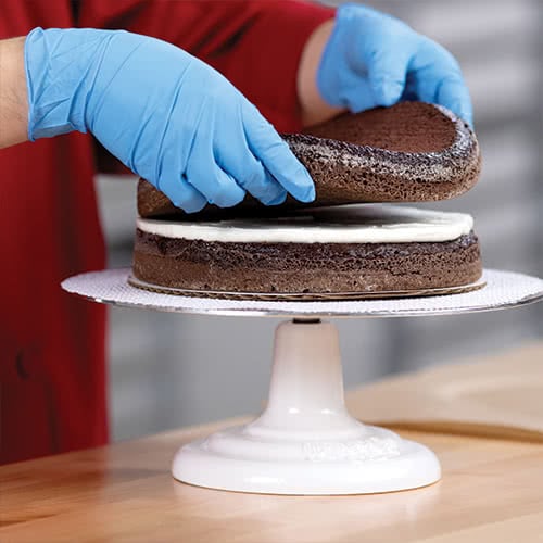 Stacking two layers of cake sponges