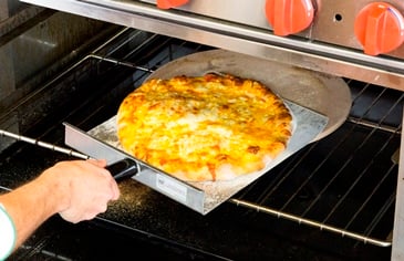 how to remove a pizza from the oven