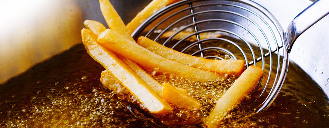 vegetable oil in deep fryer