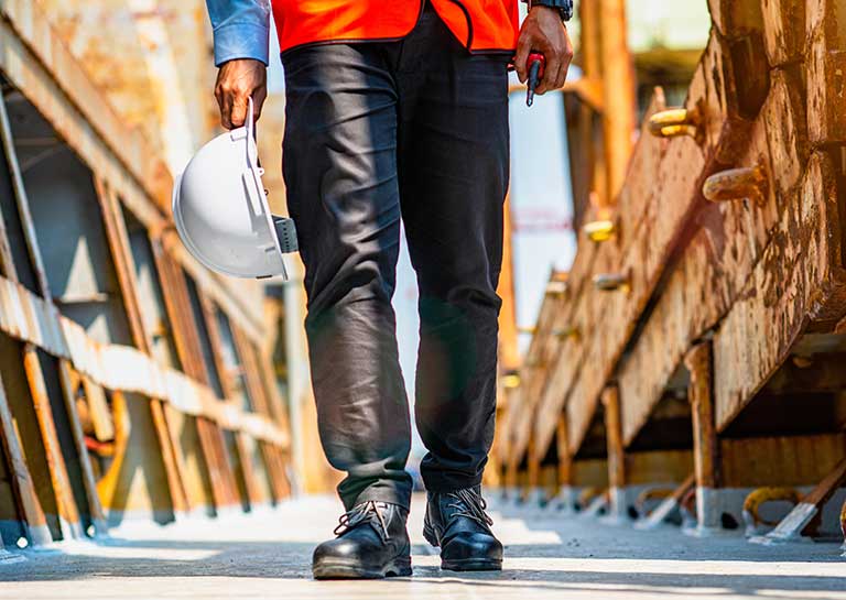 A Guide to Safety Shoes: Footwear for the Workplace