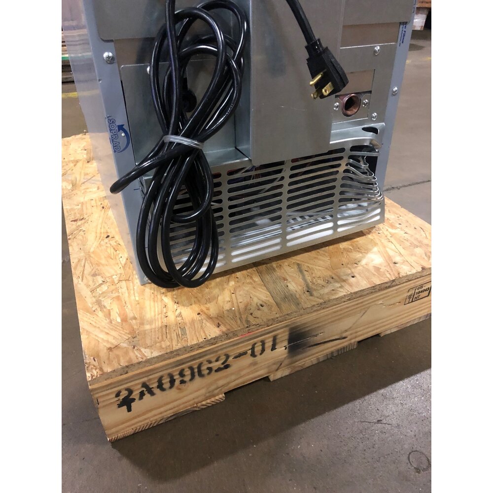 Scratch and Dent Hoshizaki C80BAJAD 14 7/8" ADA Compliant Air Cooled Undercounter Cubelet Ice