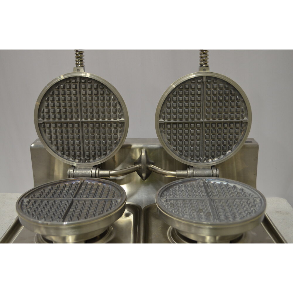 Scratch and Dent Wells WB2E Double Waffle Maker 120V