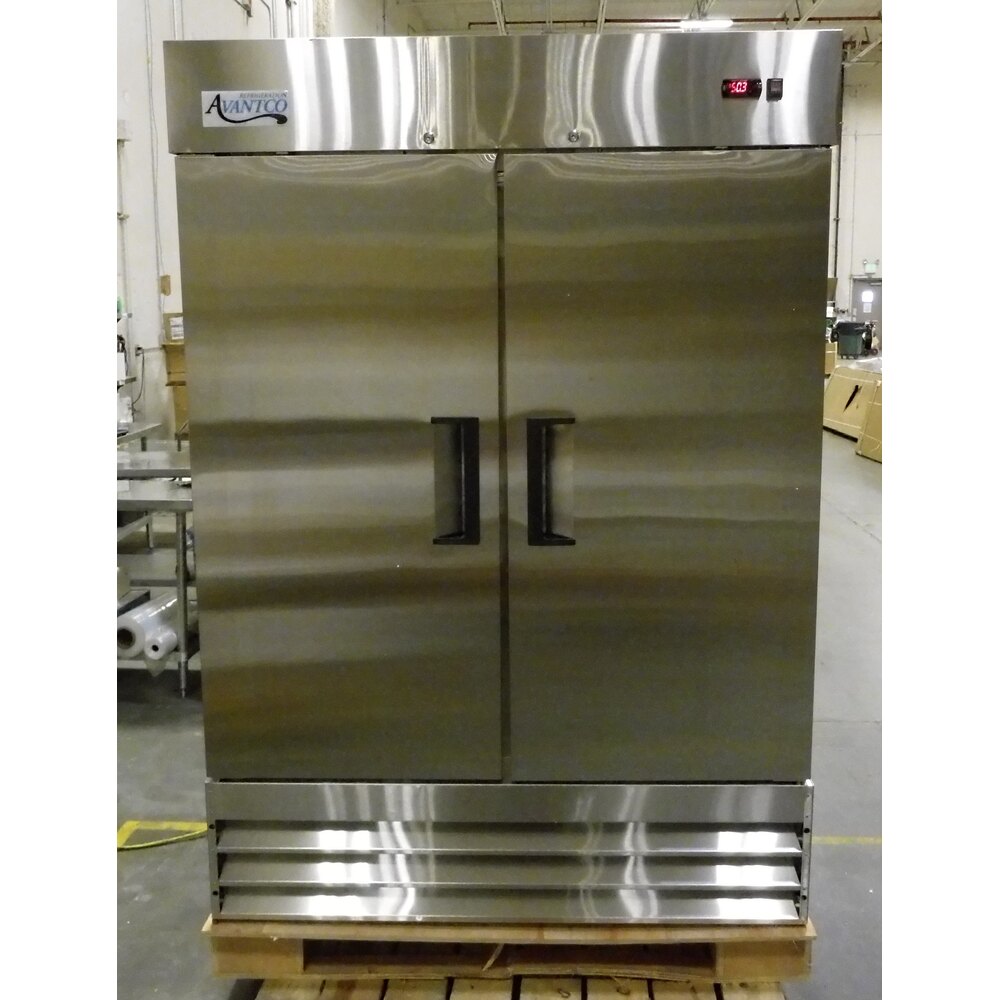 Scratch and Dent Avantco A49RHC 54" Solid Door ReachIn Refrigerator
