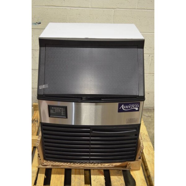 Scratch and Dent Avantco Ice UC210FA 26" Air Cooled Undercounter Full