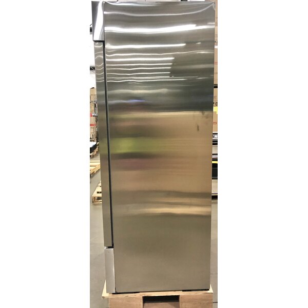 Scratch and Dent Avantco A35RHC 39 1/2" Solid Door ReachIn Refrigerator