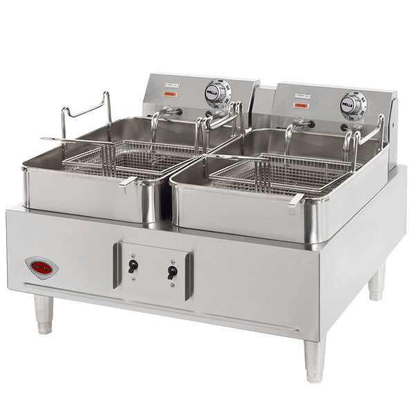 Scratch and Dent Wells 5E-F30 30 lb. Electric Countertop Fryer - 208-240V, 8638/11,500W