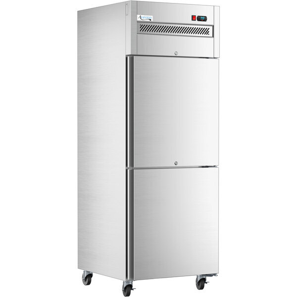 Scratch and Dent Avantco Z1-R2-A 29" Right-Hinged Solid Half Door Stainless Steel Reach-In Refrigerator