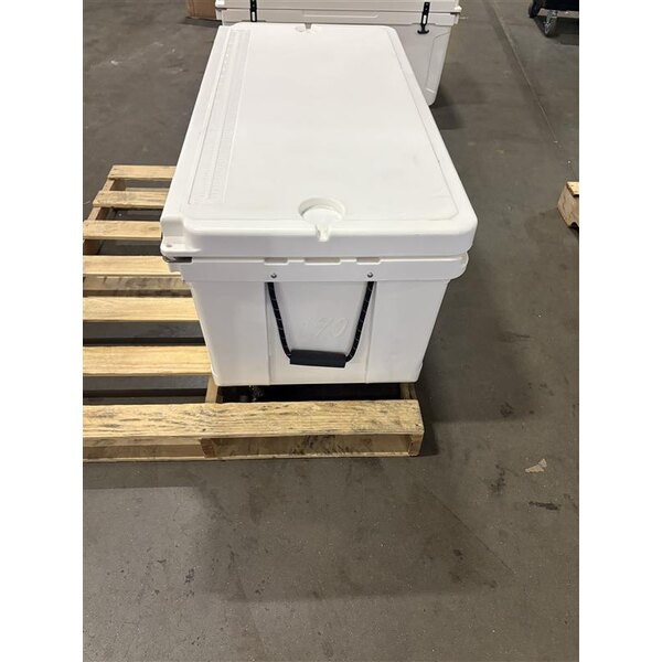 Scratch and Dent CaterGator CG170WH White 170 Qt. Rotomolded Outdoor Cooler / Ice Chest
