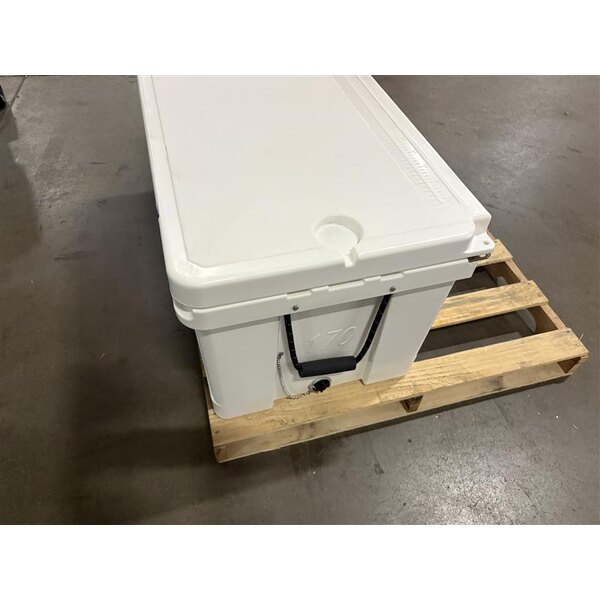Scratch and Dent CaterGator CG170WH White 170 Qt. Rotomolded Outdoor Cooler / Ice Chest