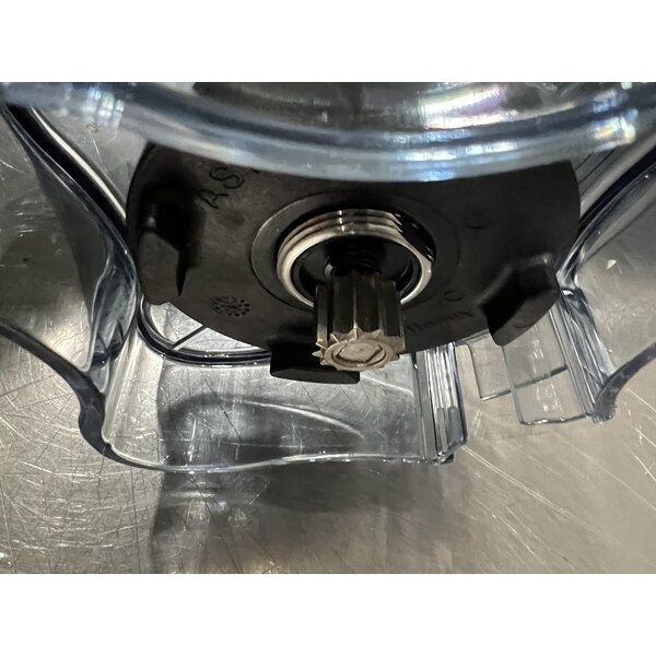 Scratch and Dent Vitamix 62824 Drink Machine Advance 2.3 hp Black Blender with 48 oz. Container - 120V