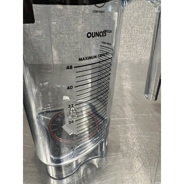 Scratch and Dent Vitamix 62824 Drink Machine Advance 2.3 hp Black Blender with 48 oz. Container - 120V