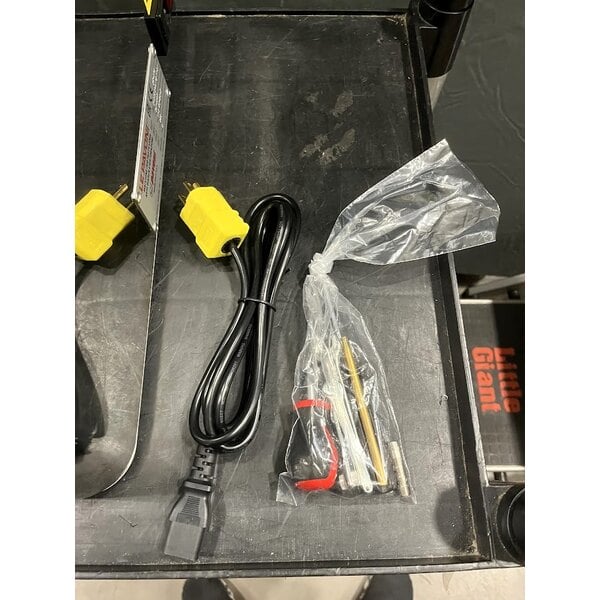 Scratch and Dent Pavoni Ciocospritz 16 1/2" x 15 3/4" x 15 3/4" Stainless Steel Countertop Electric Chocolate Sprayer CIOCOSPRITZ110V - 110V