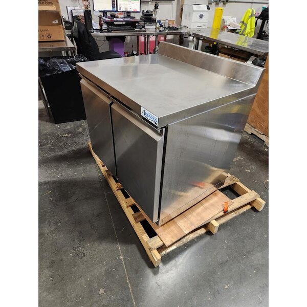 Scratch and Dent Avantco ZWT-36R-WMS 36" VersaHub WiFi-Enabled Front Breathing Worktop Refrigerator with 3 1/2" Backsplash