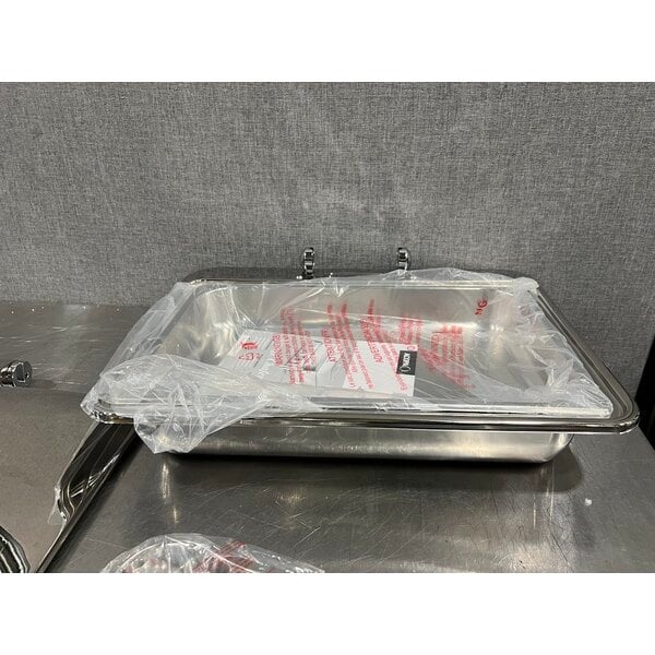 Scratch and Dent Acopa Voyage 8 Qt. Full Size Stainless Steel Induction Chafer with Glass Top and Soft-Close Lid