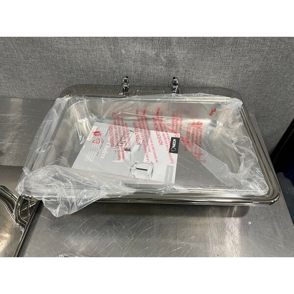 Scratch and Dent Acopa Voyage 8 Qt. Full Size Stainless Steel Induction Chafer with Glass Top and Soft-Close Lid