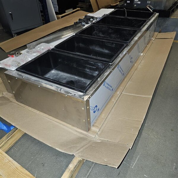 Scratch and Dent Vollrath 38119 ServeWell® Electric Five Pan Hot Food Table 208/240V - Sealed Well