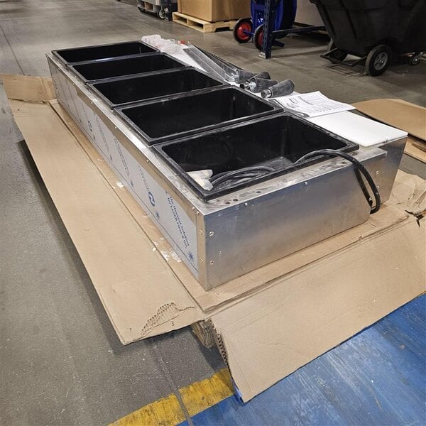 Scratch and Dent Vollrath 38119 ServeWell® Electric Five Pan Hot Food Table 208/240V - Sealed Well