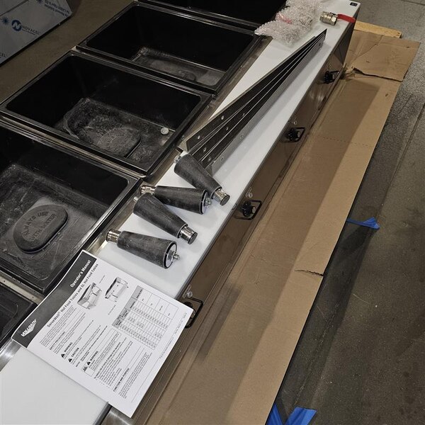 Scratch and Dent Vollrath 38119 ServeWell® Electric Five Pan Hot Food Table 208/240V - Sealed Well