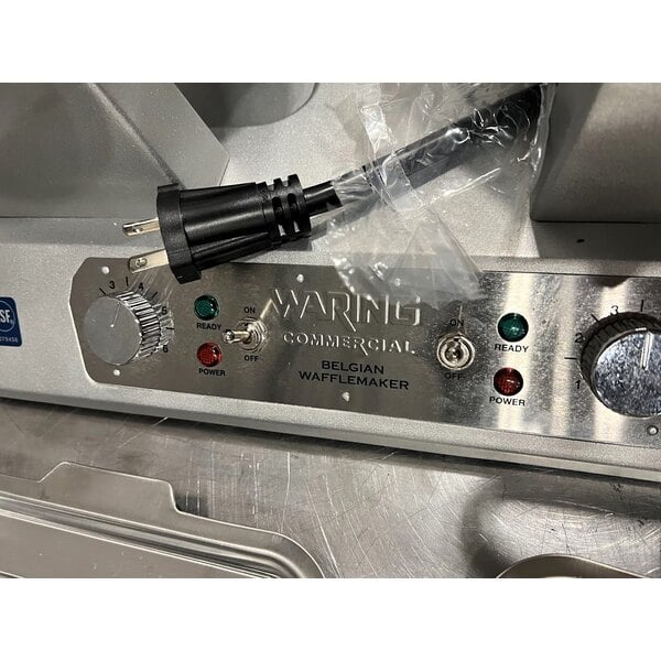 Scratch and Dent Waring WW250X2 Non-Stick Double Belgian Waffle Maker - 120V, 2400W