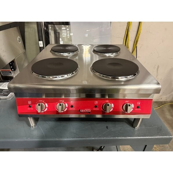 Scratch and Dent Avantco CER-400 4-Burner Solid French-Style Countertop Electric Range - 208/240V, 4200/5600W