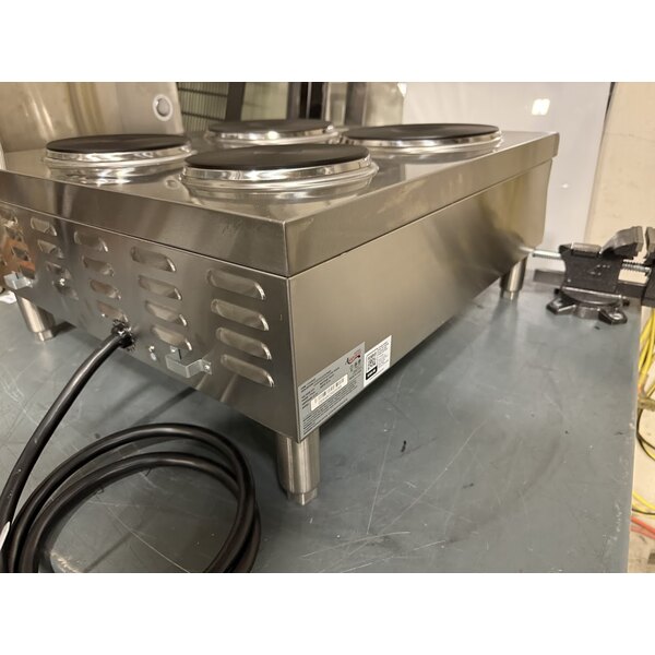 Scratch and Dent Avantco CER-400 4-Burner Solid French-Style Countertop Electric Range - 208/240V, 4200/5600W