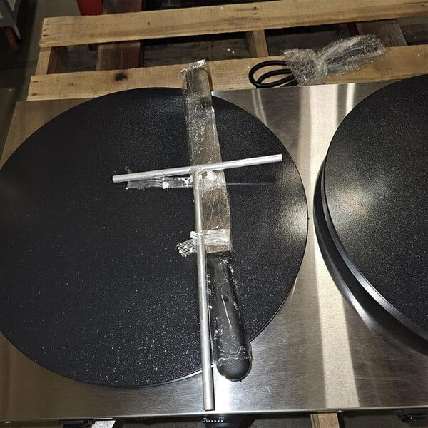Scratch and Dent Carnival King TCM16DBL 16" Dual Non-Stick Crepe Maker - 208/240V
