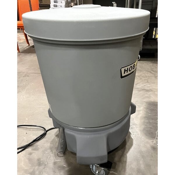Scratch and Dent Hobart SDPE-11 20 Gallon Electric Polyethylene Salad Dryer - 1/4 HP