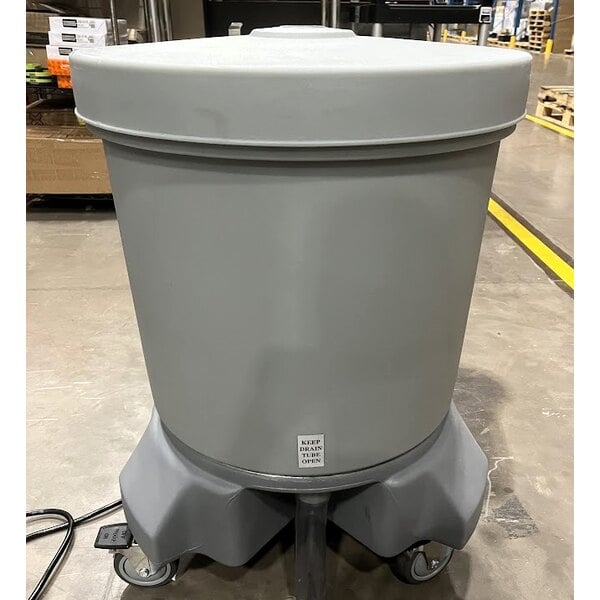 Scratch and Dent Hobart SDPE-11 20 Gallon Electric Polyethylene Salad Dryer - 1/4 HP