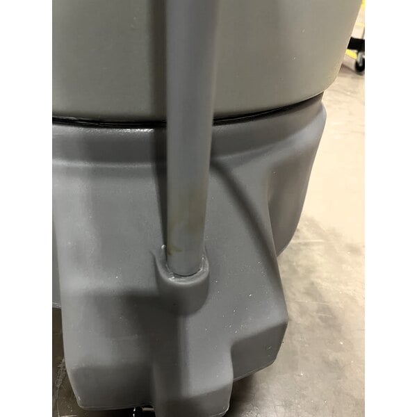 Scratch and Dent Hobart SDPE-11 20 Gallon Electric Polyethylene Salad Dryer - 1/4 HP