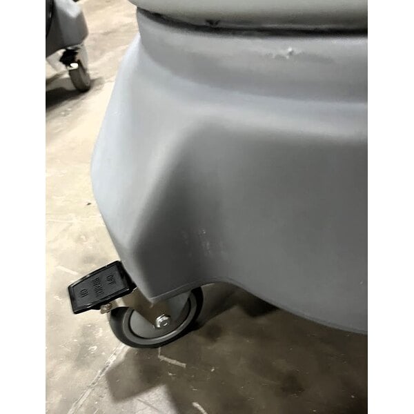 Scratch and Dent Hobart SDPE-11 20 Gallon Electric Polyethylene Salad Dryer - 1/4 HP