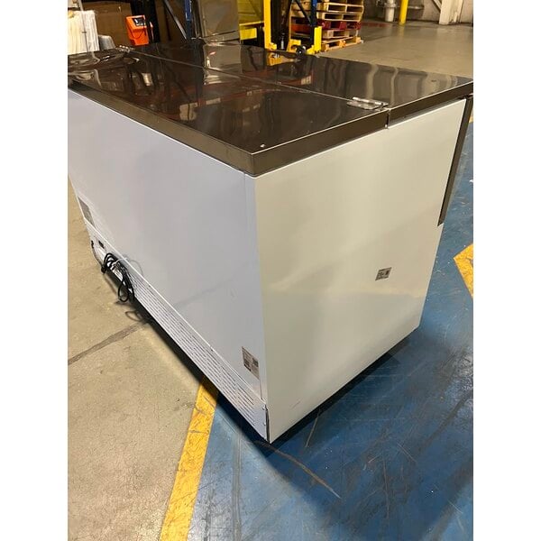 Scratch and Dent Avantco MC58-HC 58" School Milk Cooler