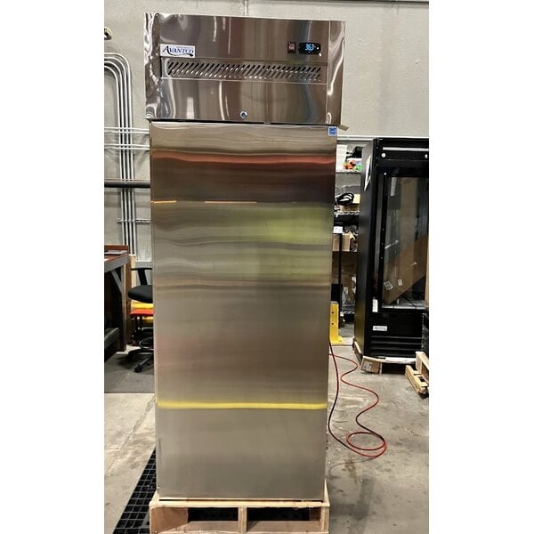 Scratch and Dent Avantco Z1-R-HC 29" Solid Door Stainless Steel Reach-In Refrigerator