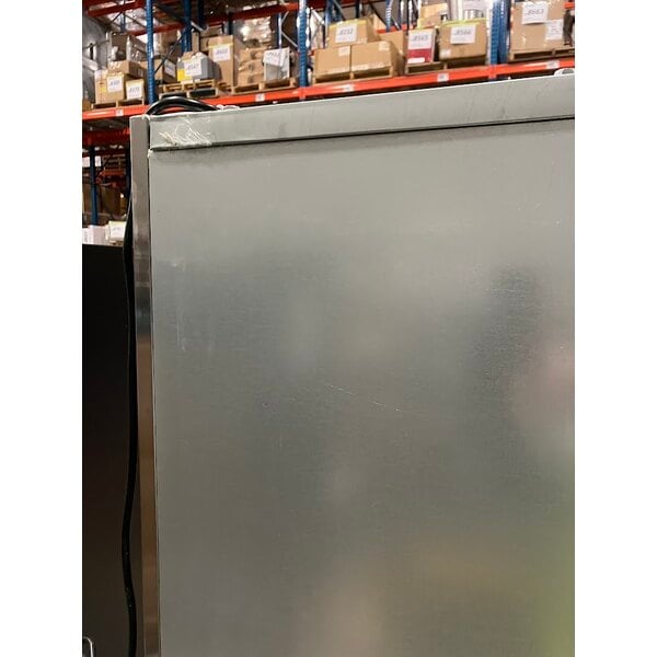 Scratch and Dent Avantco Z1-R-HC 29" Solid Door Stainless Steel Reach-In Refrigerator