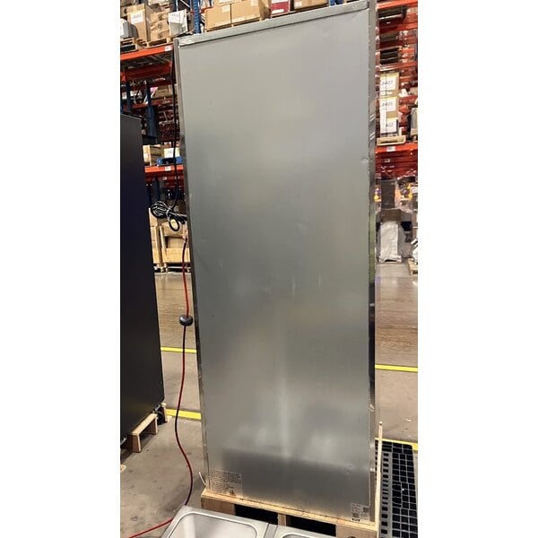 Scratch and Dent Avantco Z1-R-HC 29" Solid Door Stainless Steel Reach-In Refrigerator