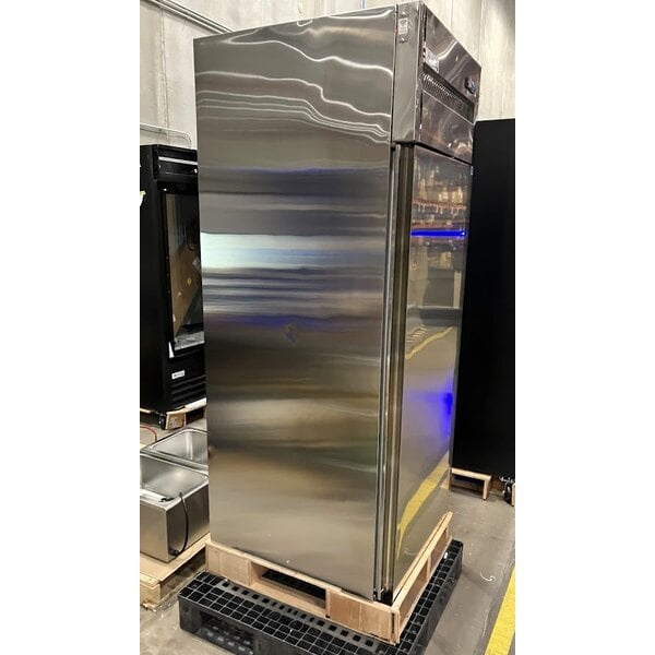 Scratch and Dent Avantco Z1-R-HC 29" Solid Door Stainless Steel Reach-In Refrigerator