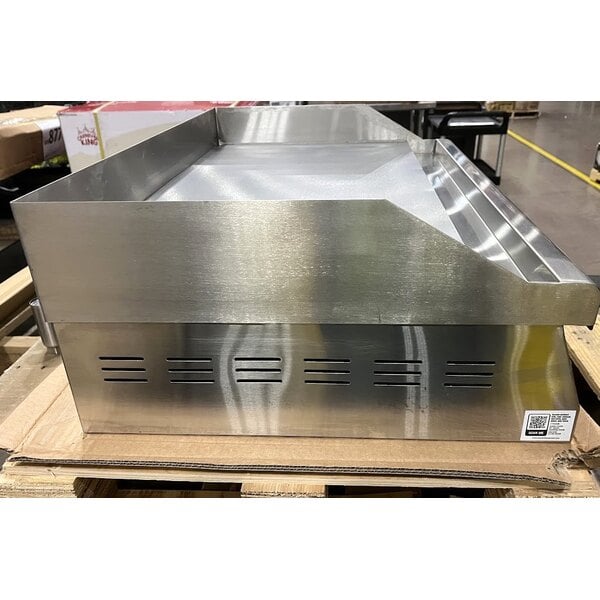 Scratch and Dent Avantco EG30N 30" Electric Countertop Griddle - 208/240V, 3375W-4500W