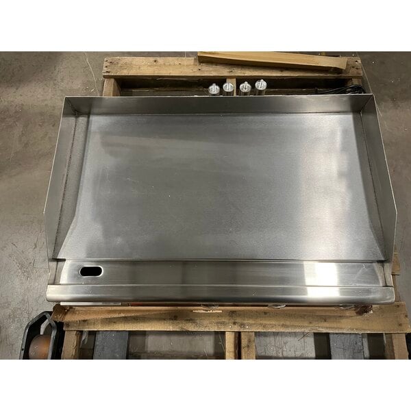 Scratch and Dent Avantco EG30N 30" Electric Countertop Griddle - 208/240V, 3375W-4500W