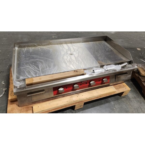 Scratch and Dent Avantco EG48N 48" Electric Countertop Griddle - 208/240V, 10482W-14000W