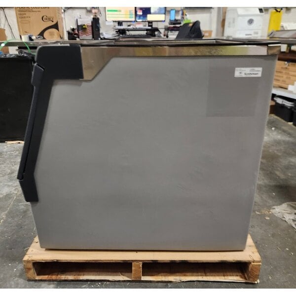 Scratch and Dent Scotsman B330P Ice Storage Bin 344 lb.