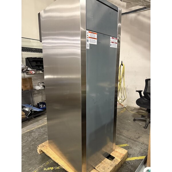 Scratch and Dent True STG1F-1S-HC Spec Series 27 1/2" Solid Door Reach-In Freezer