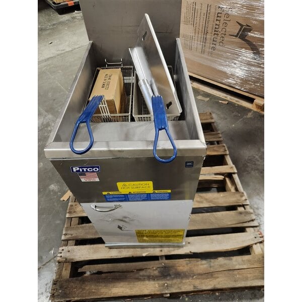 Scratch and Dent Pitco® 40D Natural Gas 40-45 lb. Stainless Steel Floor Fryer