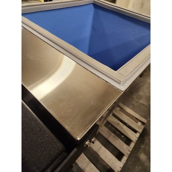 Scratch and Dent Avantco Ice BIN23022 22" Ice Storage Bin - 275 lb.