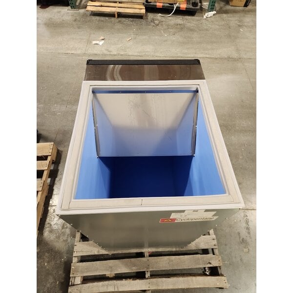 Scratch and Dent Avantco Ice BIN23022 22" Ice Storage Bin - 275 lb.
